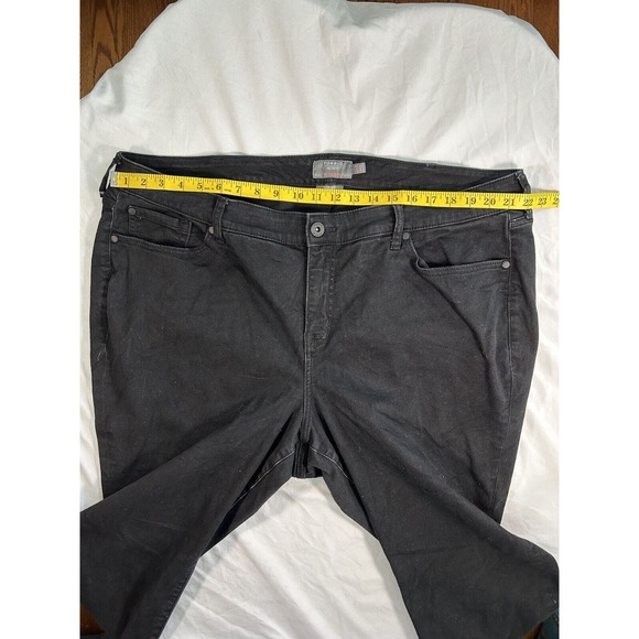 Torrid Women’s Black Mid Rise Skinny Super Soft Jeans Size 24R - Picture 6 of 9